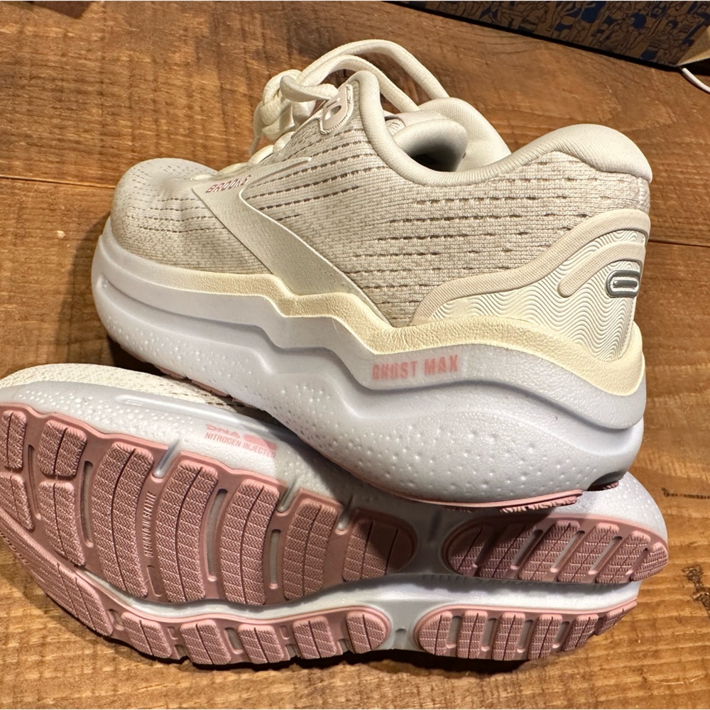 Brooks Ghost Max 2 Women’s Size 6